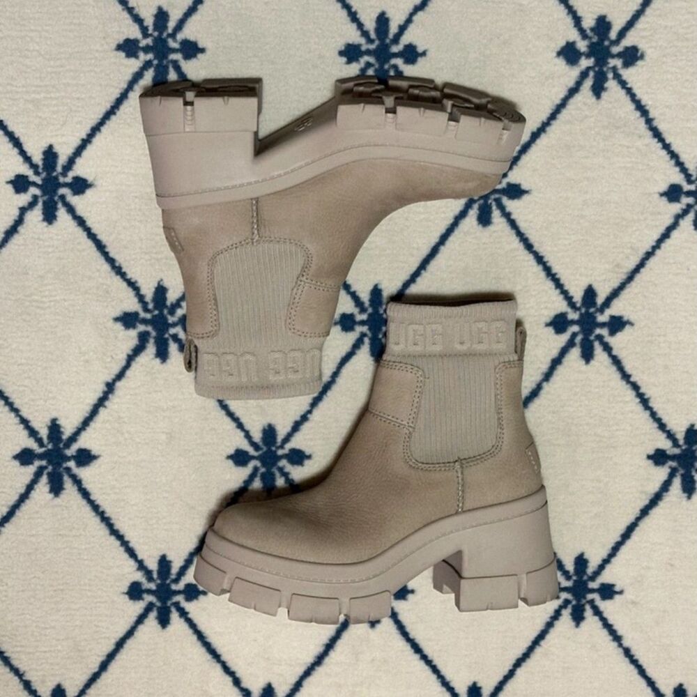 UGG Brooklyn Chelsea Boot - Mustard Seed